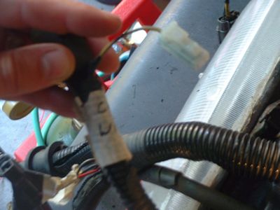 Tach jumper wire connector on B6T harness